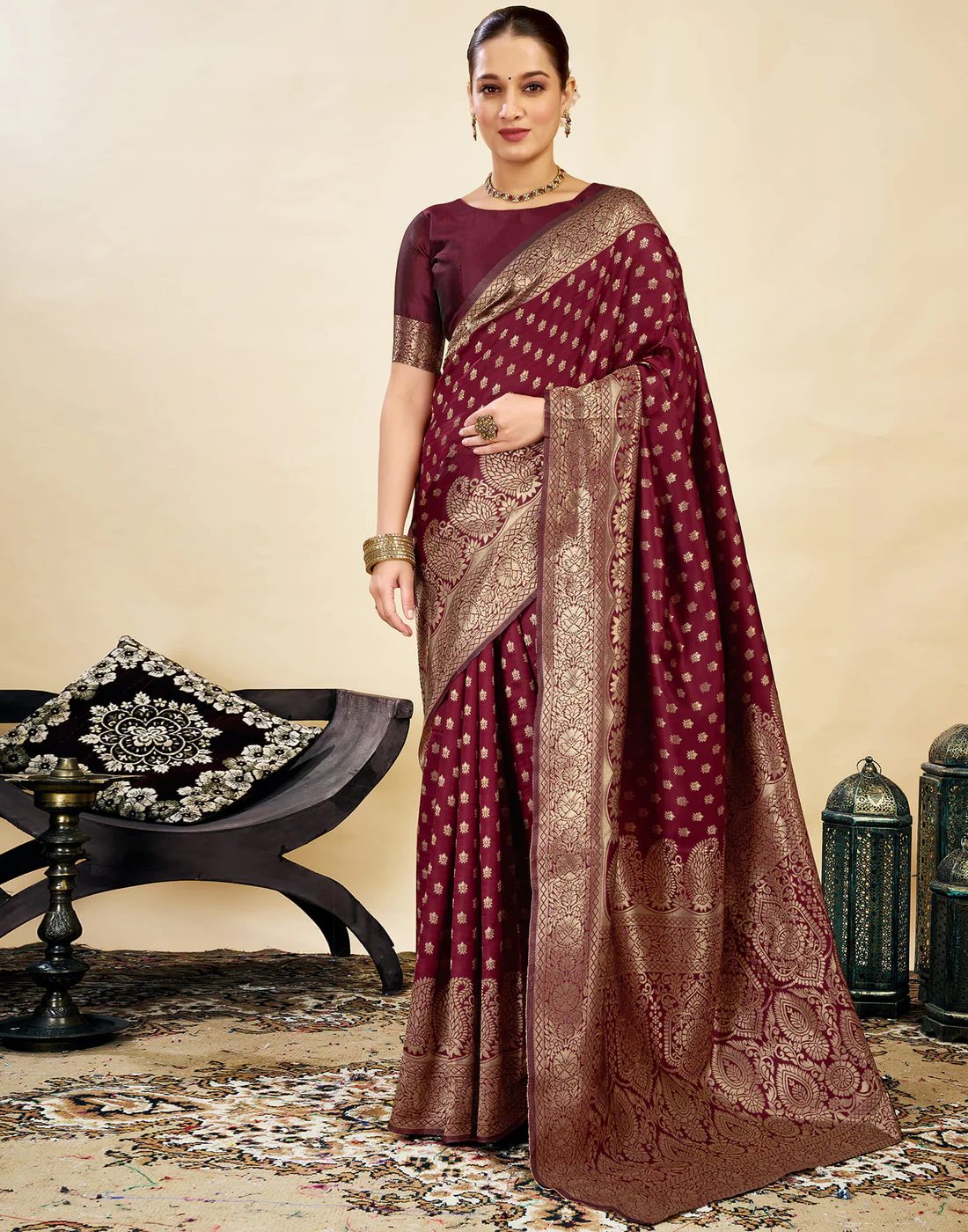 Women's Silk Blend Banarasi Jacquard Classic Motif Design Saree with Unstitched Blouse Piece