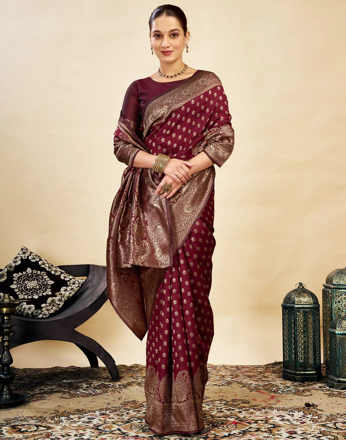 Women's Silk Blend Banarasi Jacquard Classic Motif Design Saree with Unstitched Blouse Piece