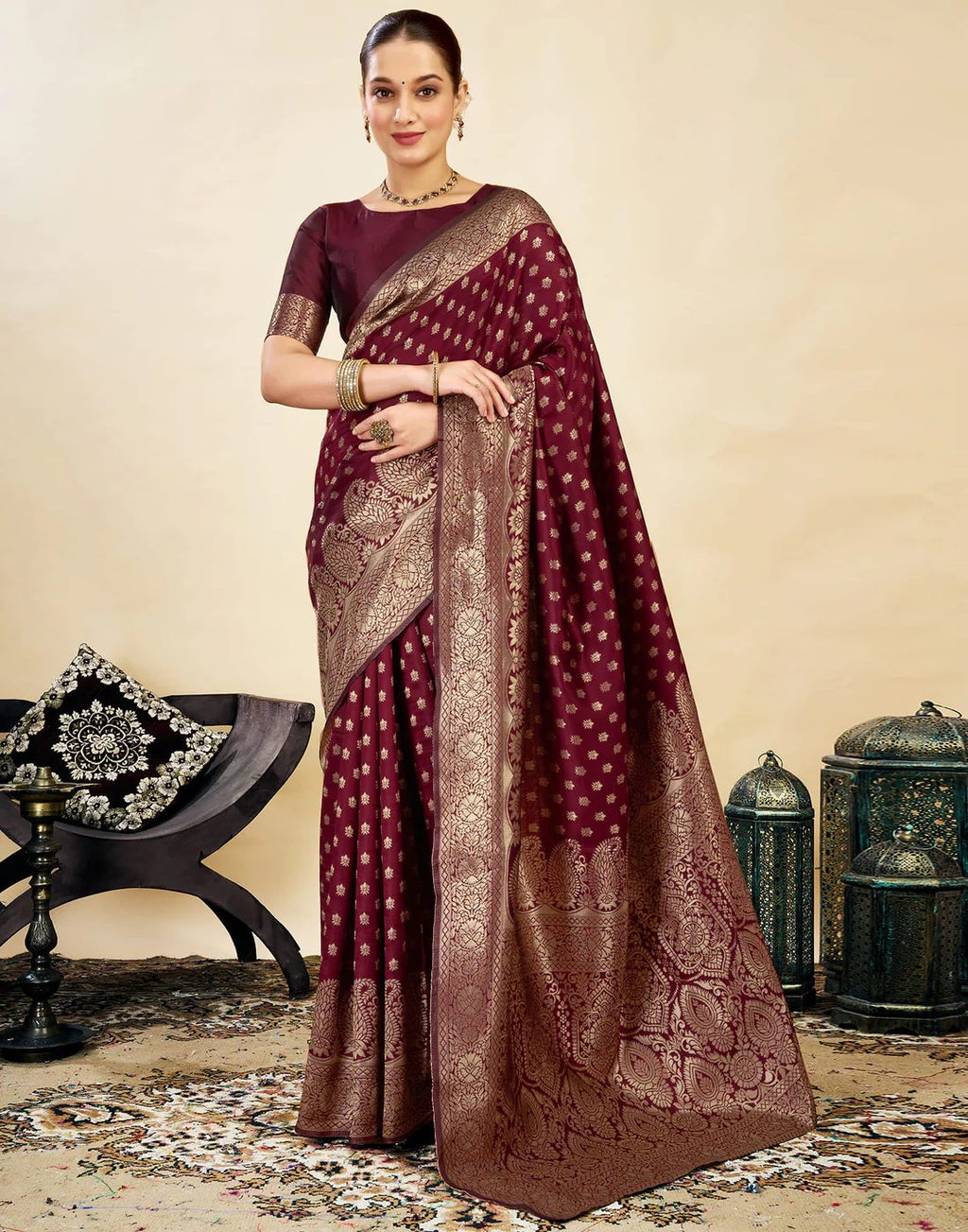Women's Silk Blend Banarasi Jacquard Classic Motif Design Saree with Unstitched Blouse Piece