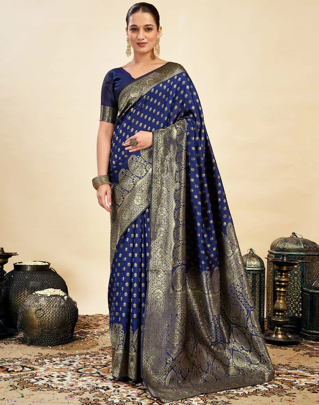 Women's Silk Blend Banarasi Jacquard Classic Motif Design Saree with Unstitched Blouse Piece