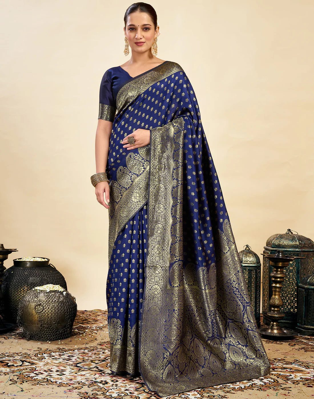 Women's Silk Blend Banarasi Jacquard Classic Motif Design Saree with Unstitched Blouse Piece