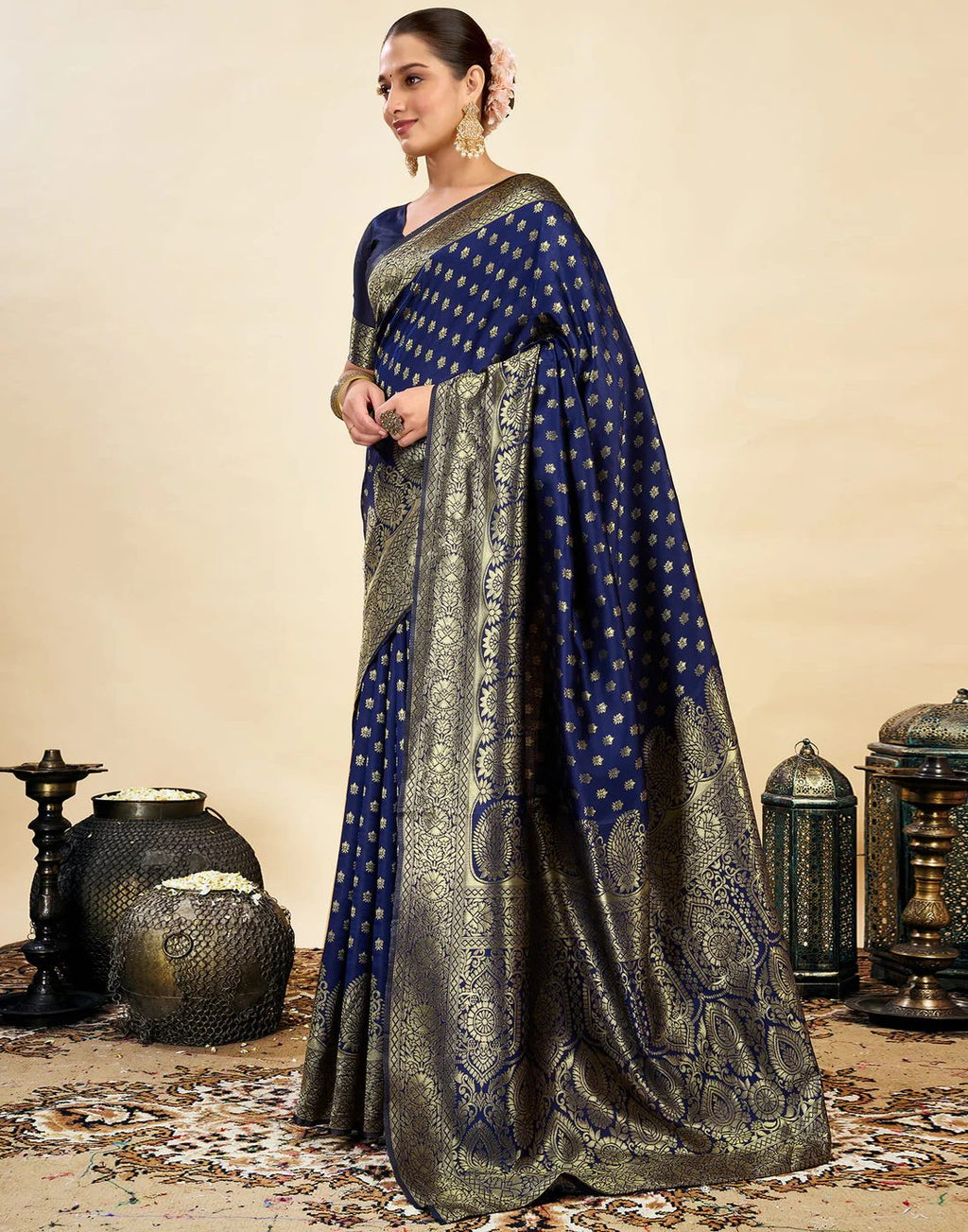 Women's Silk Blend Banarasi Jacquard Classic Motif Design Saree with Unstitched Blouse Piece