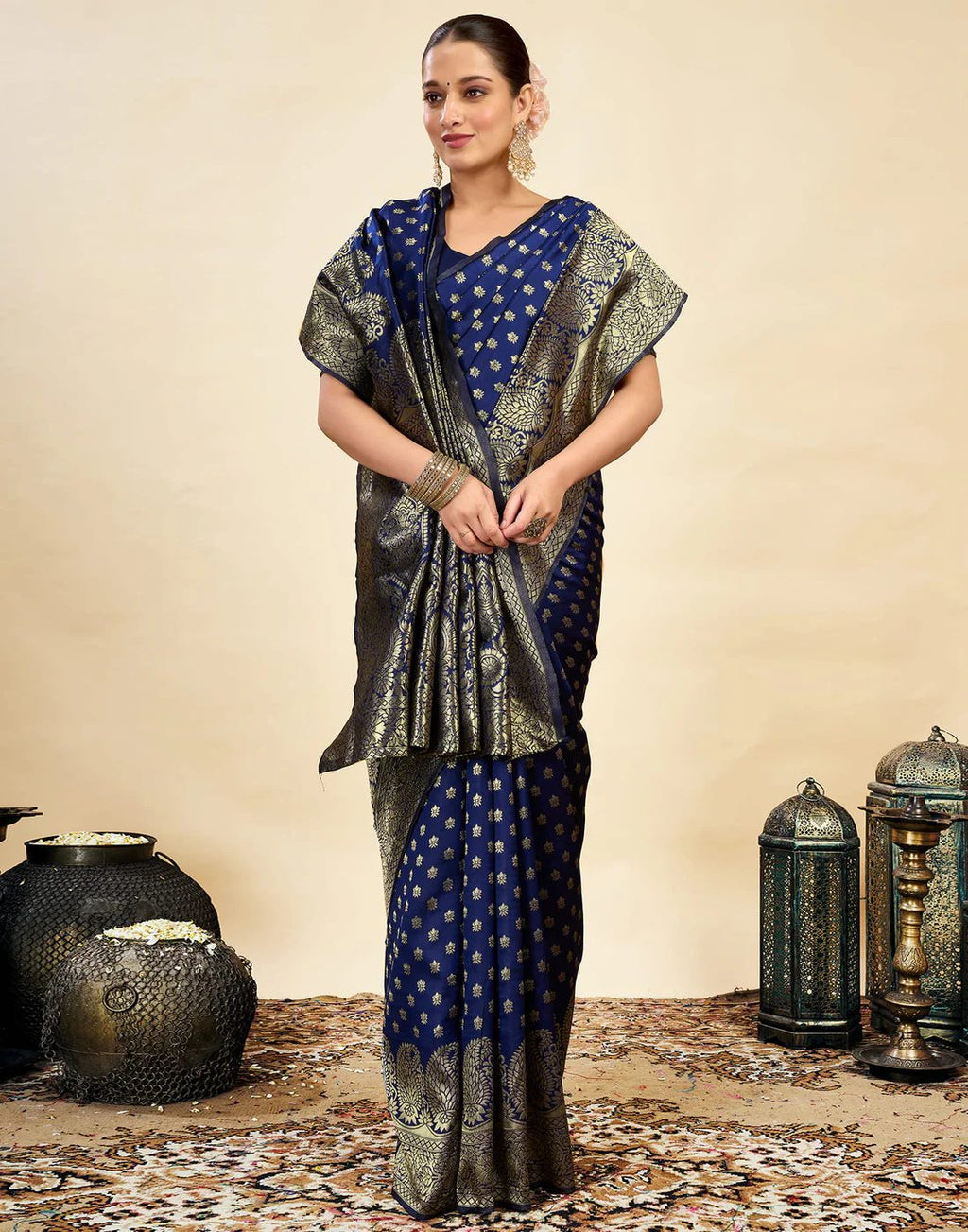 Women's Silk Blend Banarasi Jacquard Classic Motif Design Saree with Unstitched Blouse Piece