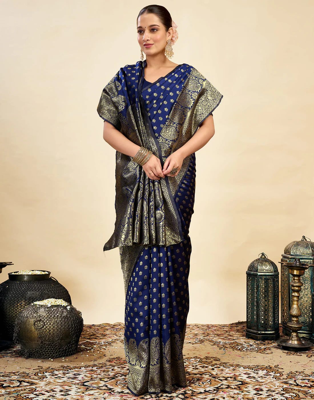 Women's Silk Blend Banarasi Jacquard Classic Motif Design Saree with Unstitched Blouse Piece