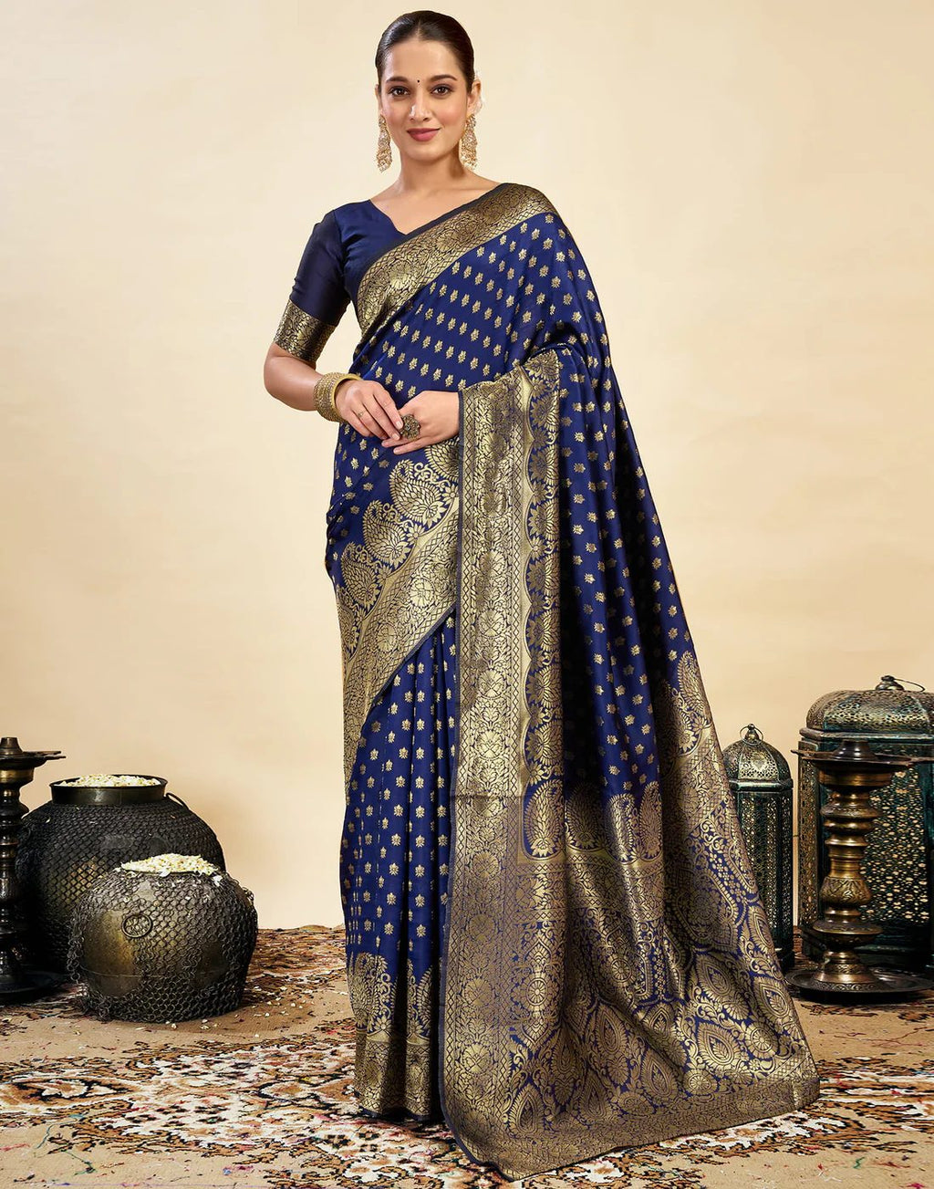 Women's Silk Blend Banarasi Jacquard Classic Motif Design Saree with Unstitched Blouse Piece
