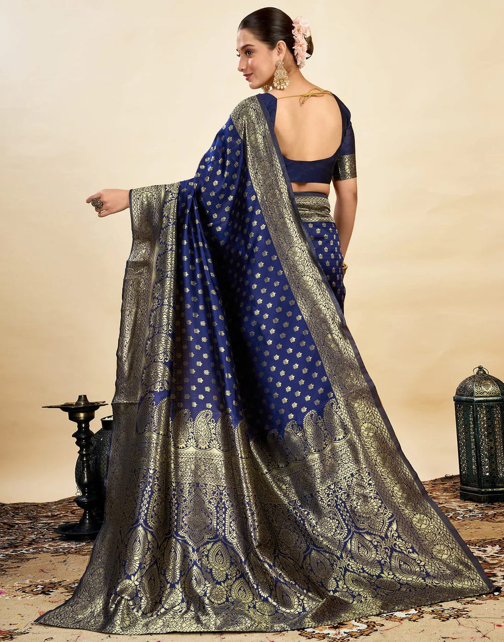 Women's Silk Blend Banarasi Jacquard Classic Motif Design Saree with Unstitched Blouse Piece