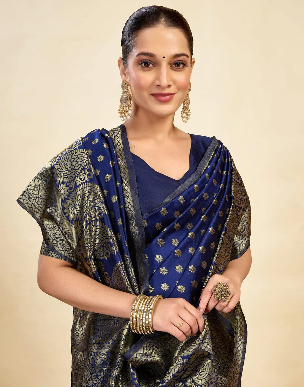 Women's Silk Blend Banarasi Jacquard Classic Motif Design Saree with Unstitched Blouse Piece