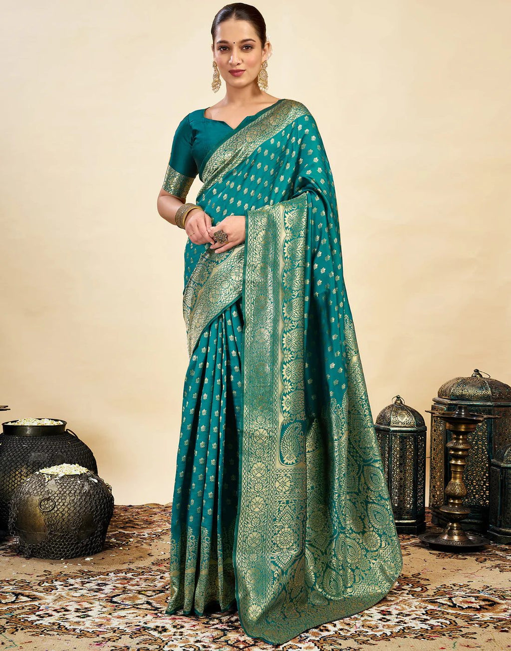 Women's Silk Blend Banarasi Jacquard Classic Motif Design Saree with Unstitched Blouse Piece