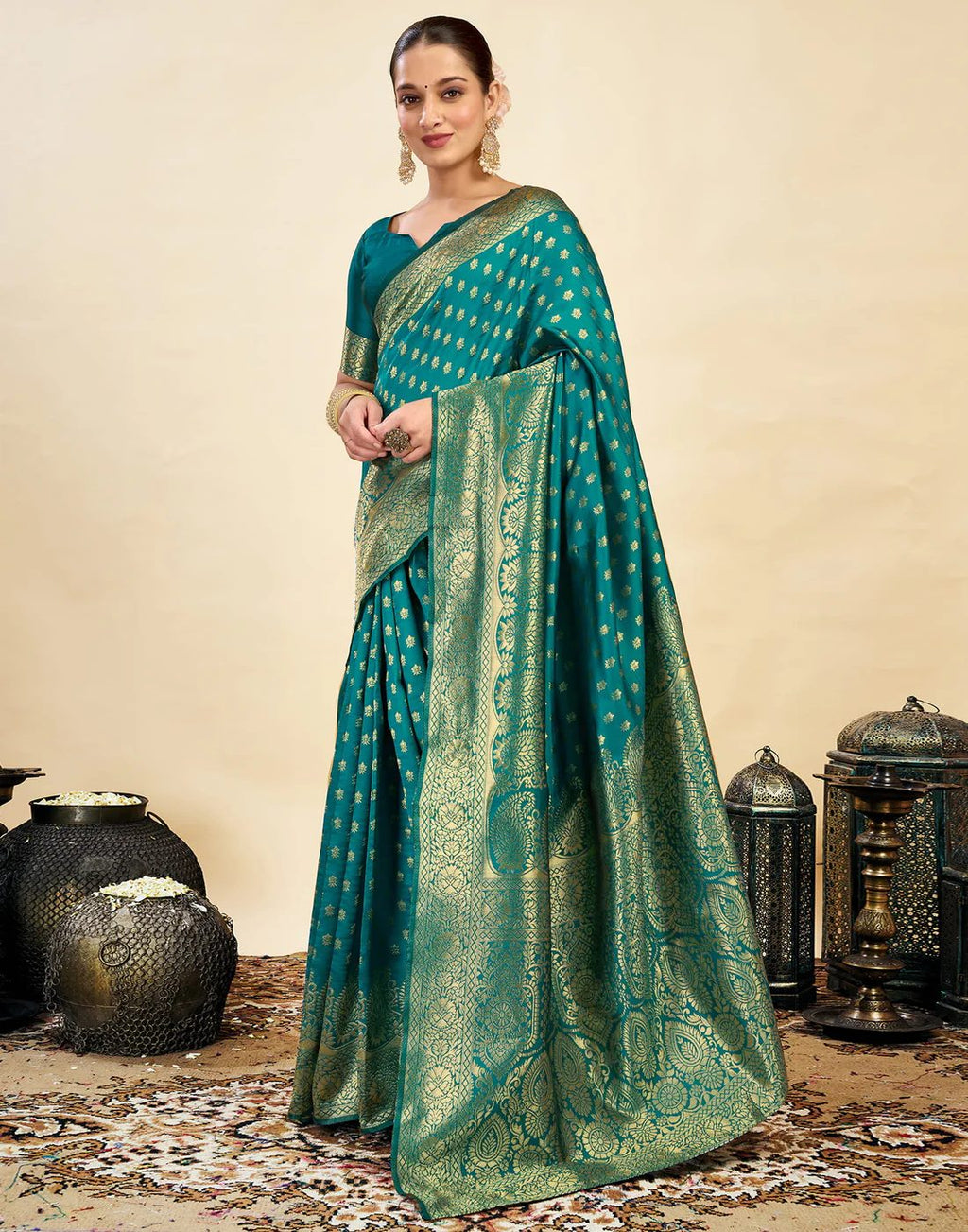 Women's Silk Blend Banarasi Jacquard Classic Motif Design Saree with Unstitched Blouse Piece