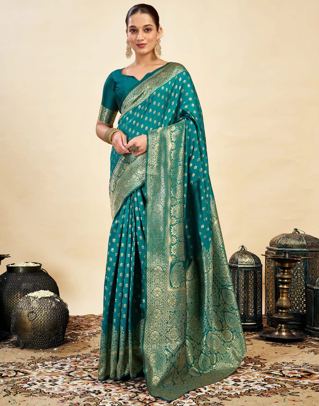 Women's Silk Blend Banarasi Jacquard Classic Motif Design Saree with Unstitched Blouse Piece