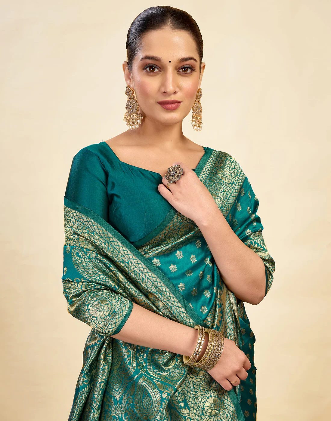 Women's Silk Blend Banarasi Jacquard Classic Motif Design Saree with Unstitched Blouse Piece