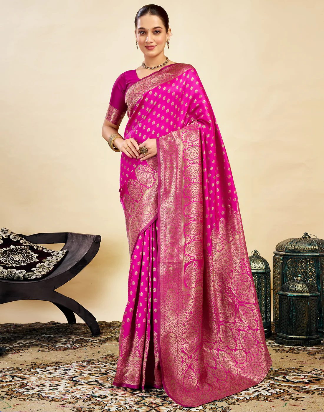 Women's Silk Blend Banarasi Jacquard Classic Motif Design Saree with Unstitched Blouse Piece