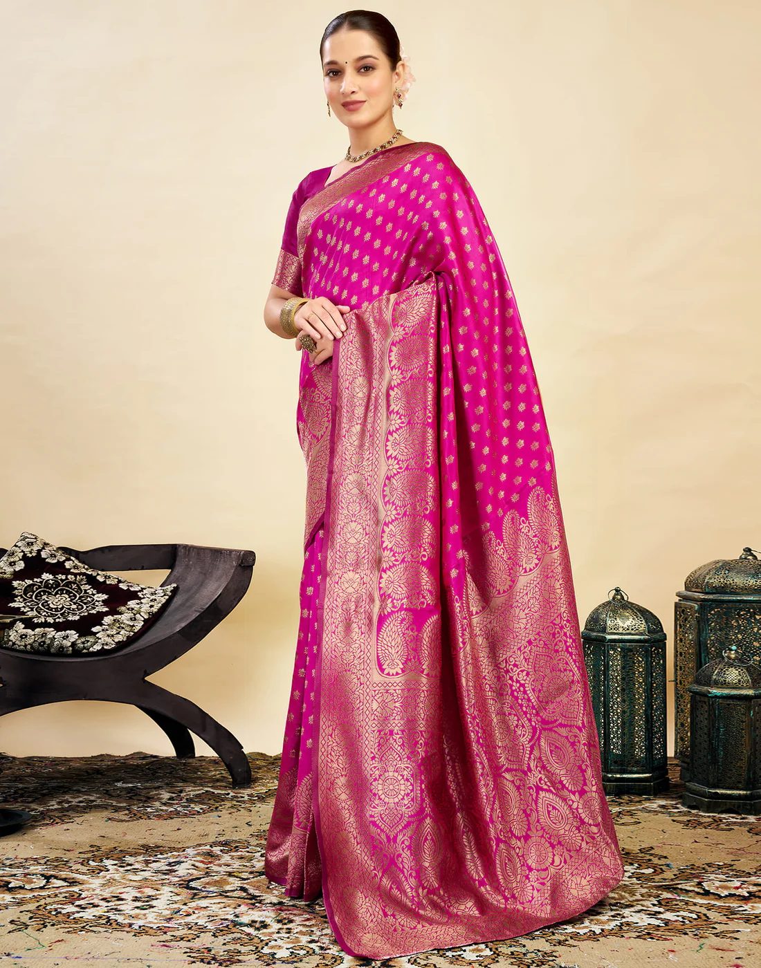 Women's Silk Blend Banarasi Jacquard Classic Motif Design Saree with Unstitched Blouse Piece