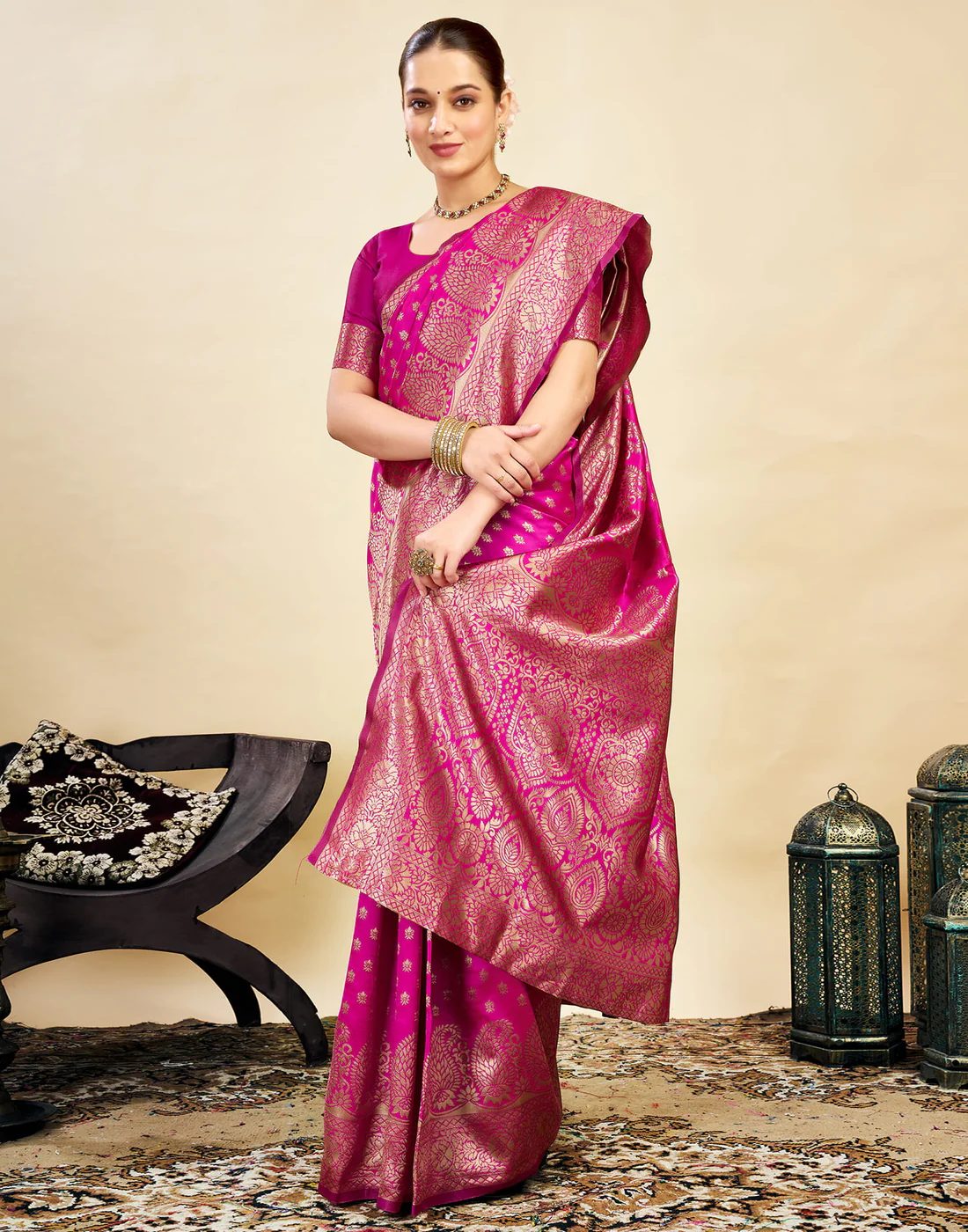 Women's Silk Blend Banarasi Jacquard Classic Motif Design Saree with Unstitched Blouse Piece