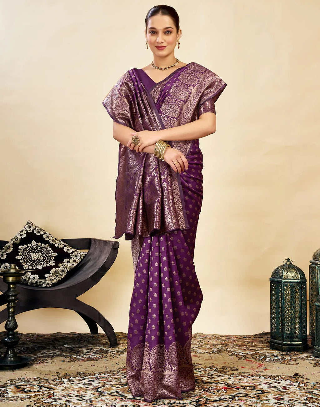 Women's Silk Blend Banarasi Jacquard Classic Motif Design Saree with Unstitched Blouse Piece