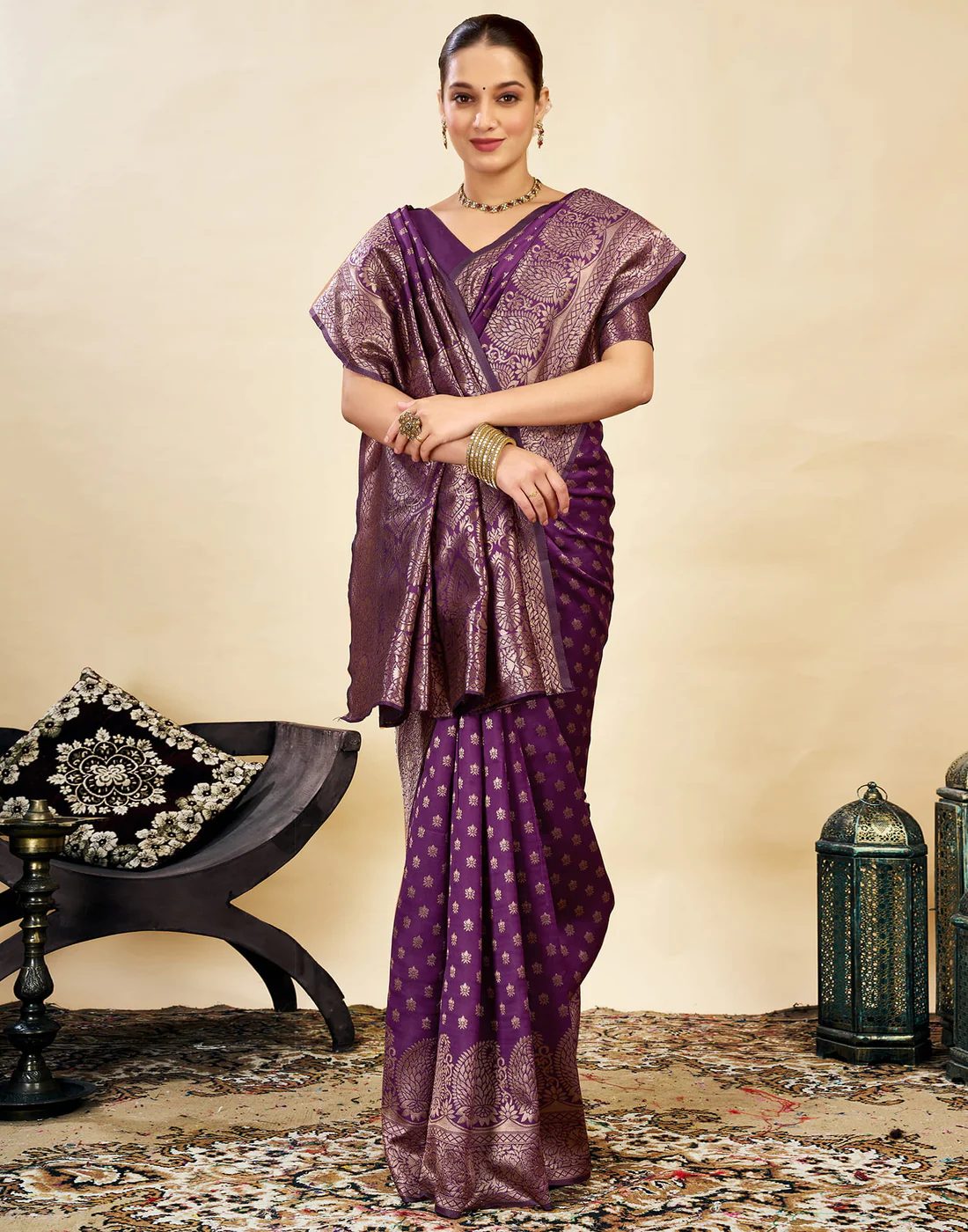 Women's Silk Blend Banarasi Jacquard Classic Motif Design Saree with Unstitched Blouse Piece
