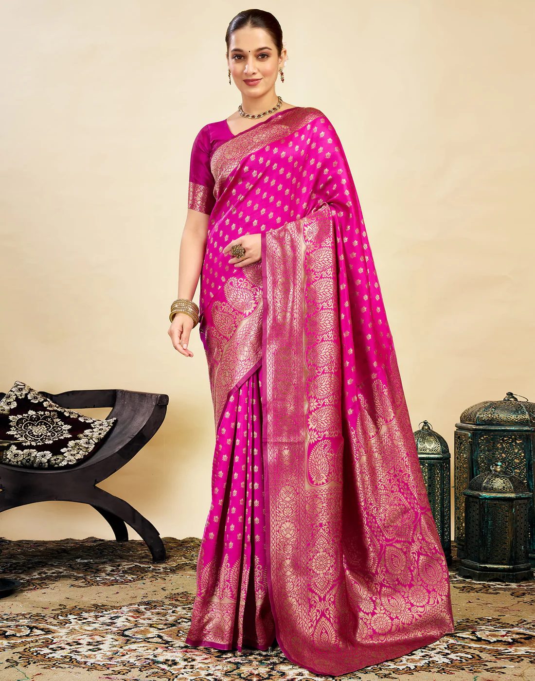 Women's Silk Blend Banarasi Jacquard Classic Motif Design Saree with Unstitched Blouse Piece