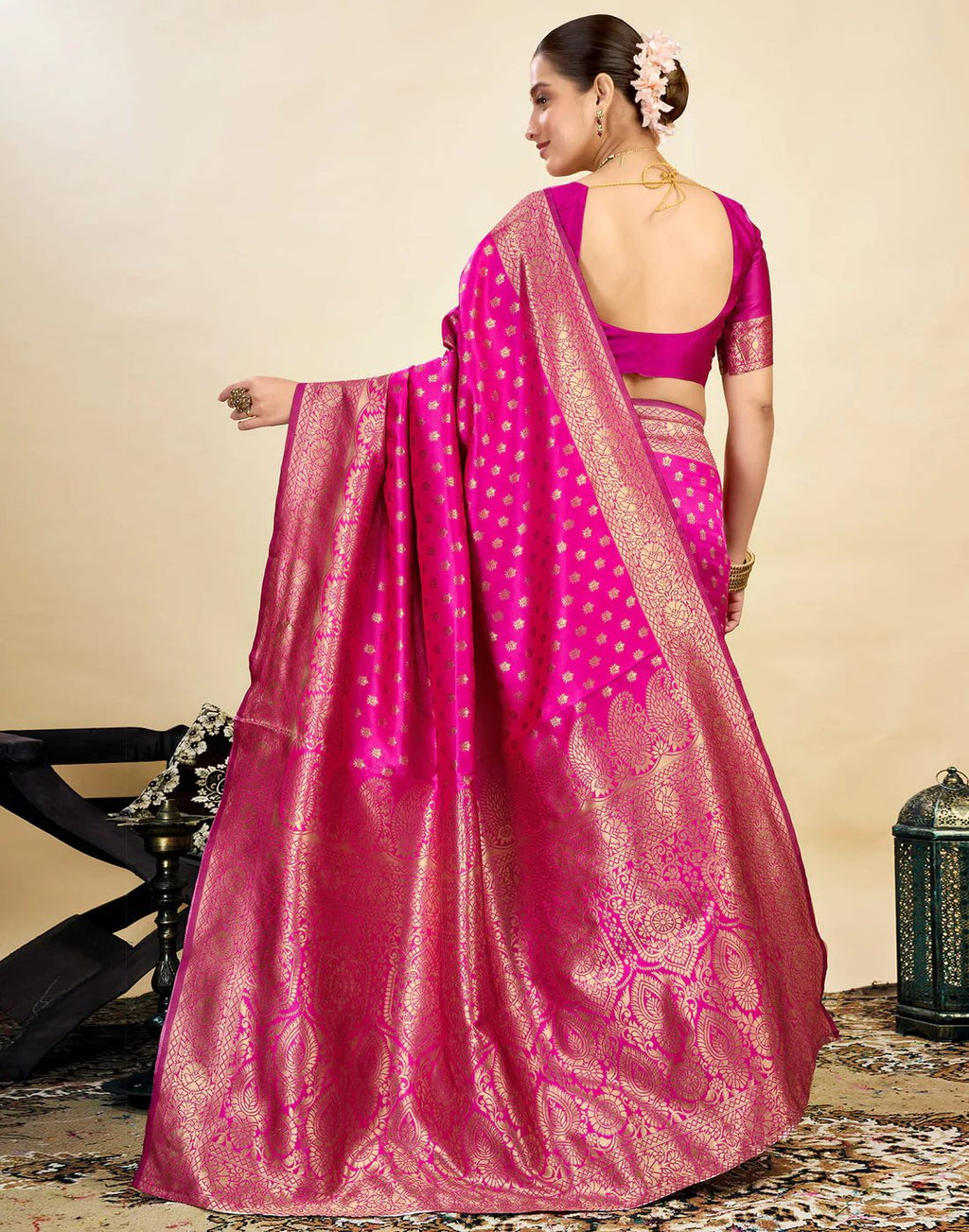 Women's Silk Blend Banarasi Jacquard Classic Motif Design Saree with Unstitched Blouse Piece