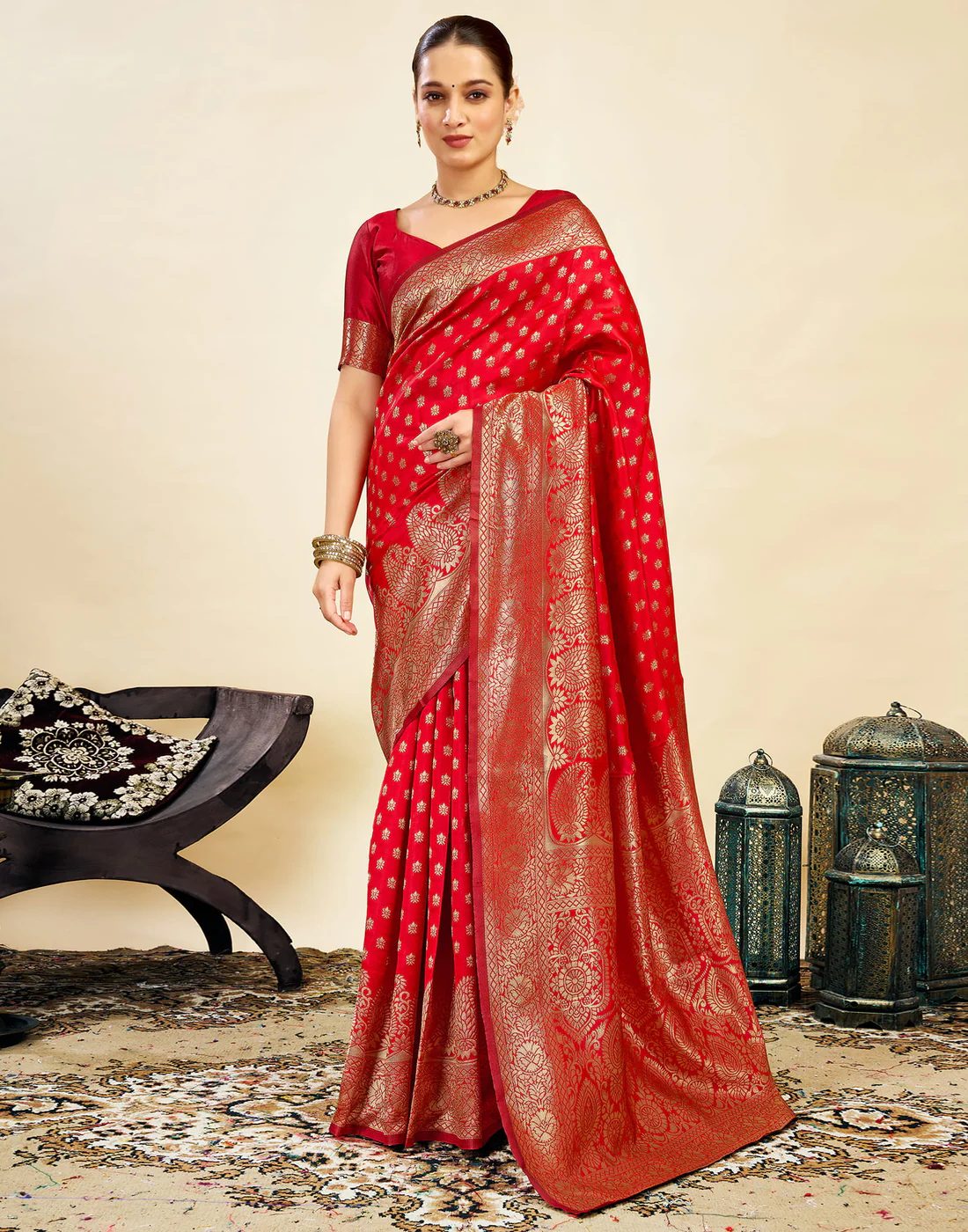 Women's Silk Blend Banarasi Jacquard Classic Motif Design Saree with Unstitched Blouse Piece