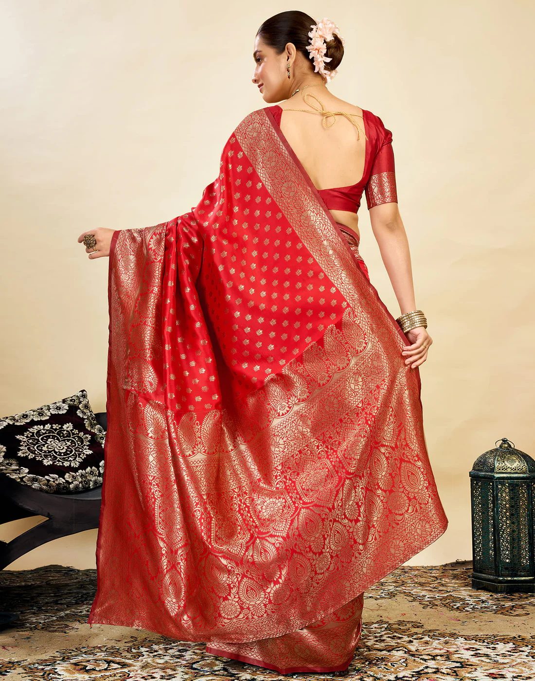 Women's Silk Blend Banarasi Jacquard Classic Motif Design Saree with Unstitched Blouse Piece