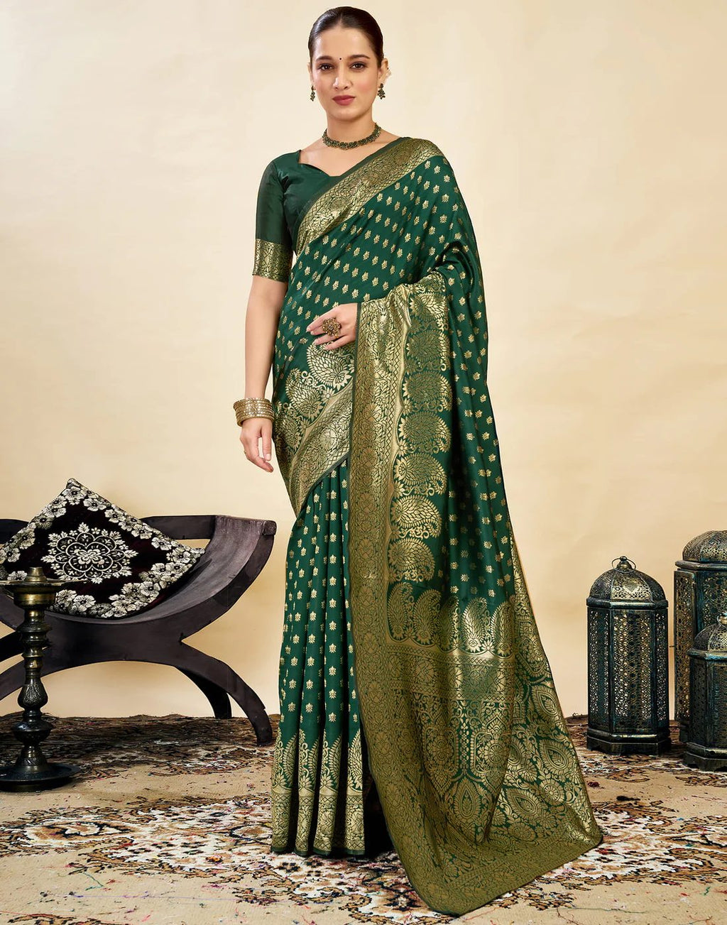 Women's Silk Blend Banarasi Jacquard Classic Motif Design Saree with Unstitched Blouse Piece