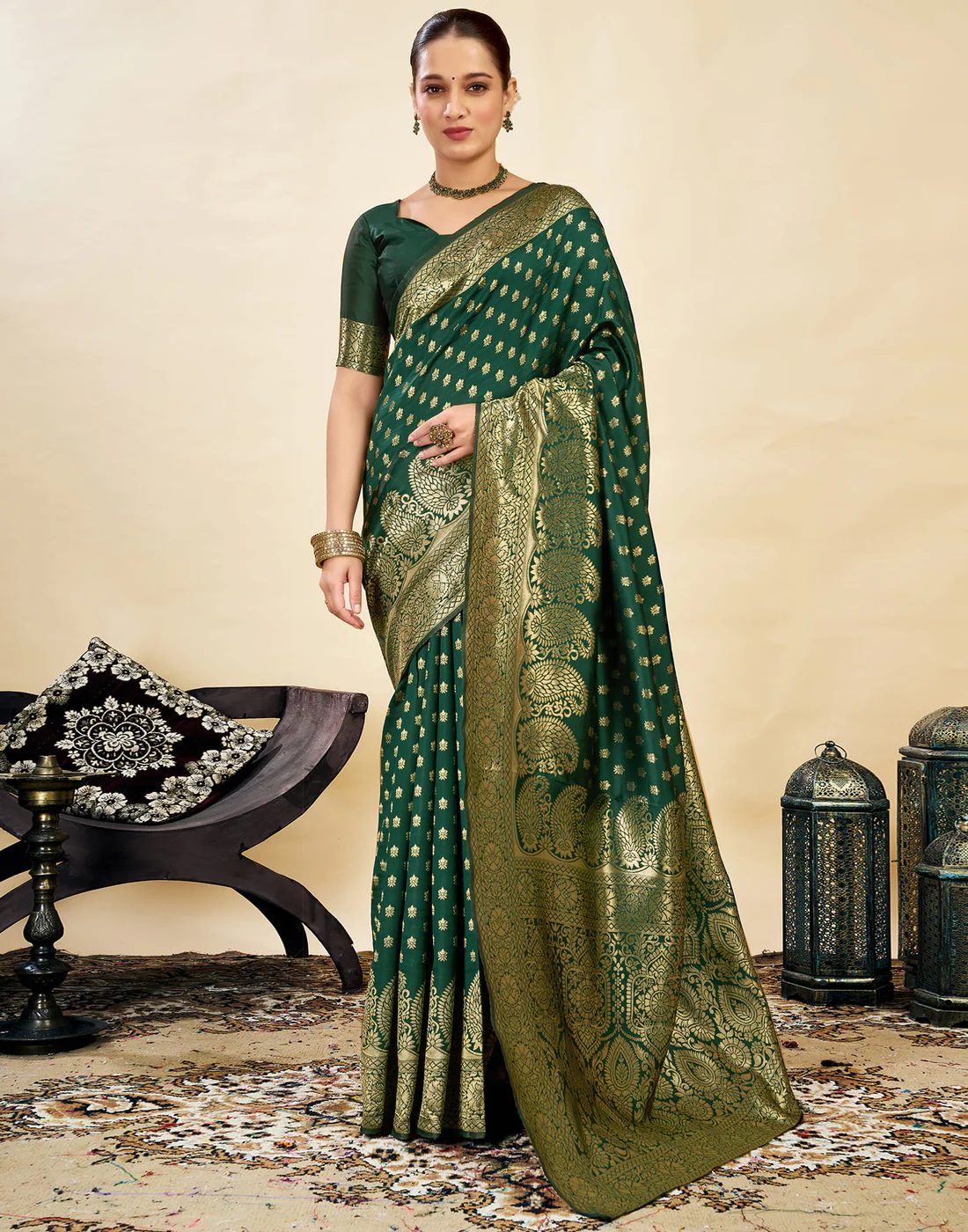 Women's Silk Blend Banarasi Jacquard Classic Motif Design Saree with Unstitched Blouse Piece