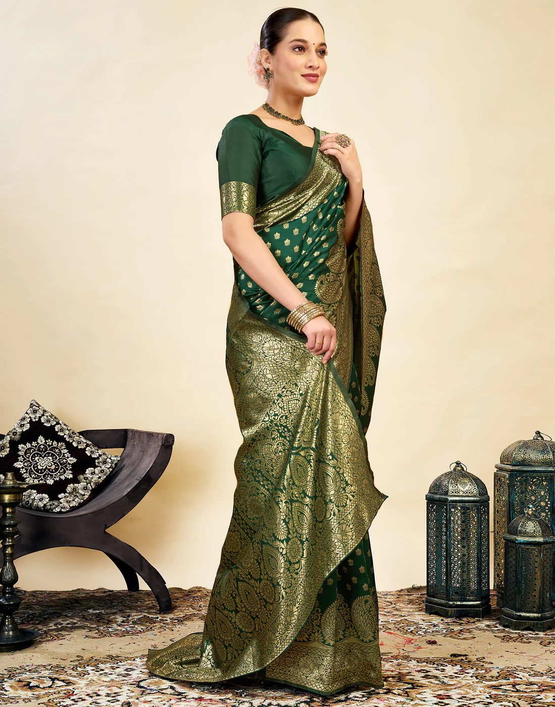 Women's Silk Blend Banarasi Jacquard Classic Motif Design Saree with Unstitched Blouse Piece