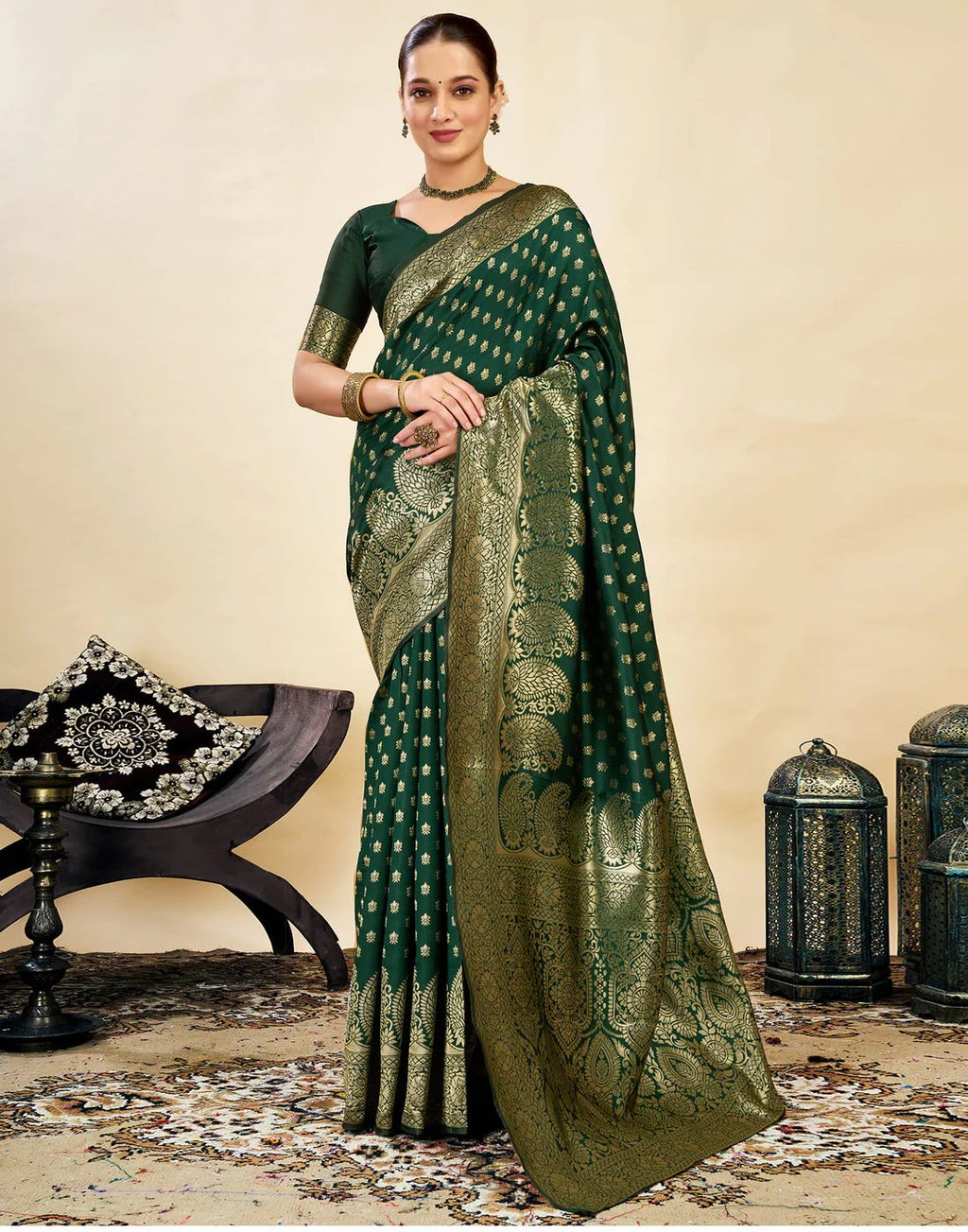 Women's Silk Blend Banarasi Jacquard Classic Motif Design Saree with Unstitched Blouse Piece