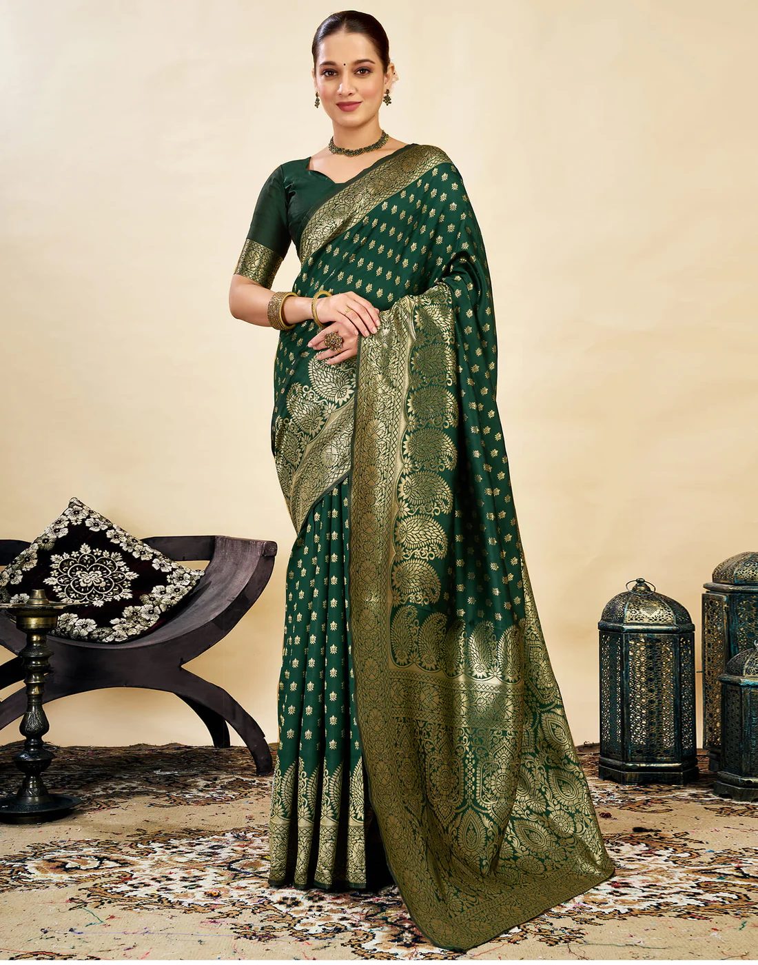 Women's Silk Blend Banarasi Jacquard Classic Motif Design Saree with Unstitched Blouse Piece