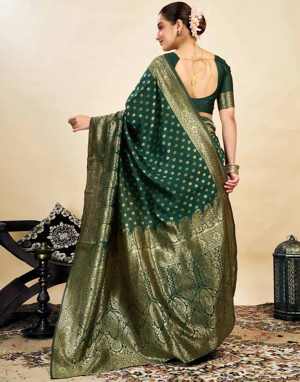 Women's Silk Blend Banarasi Jacquard Classic Motif Design Saree with Unstitched Blouse Piece