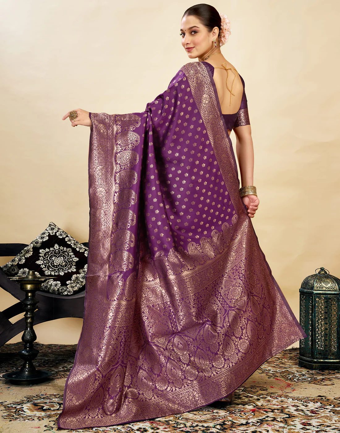 Women's Silk Blend Banarasi Jacquard Classic Motif Design Saree with Unstitched Blouse Piece