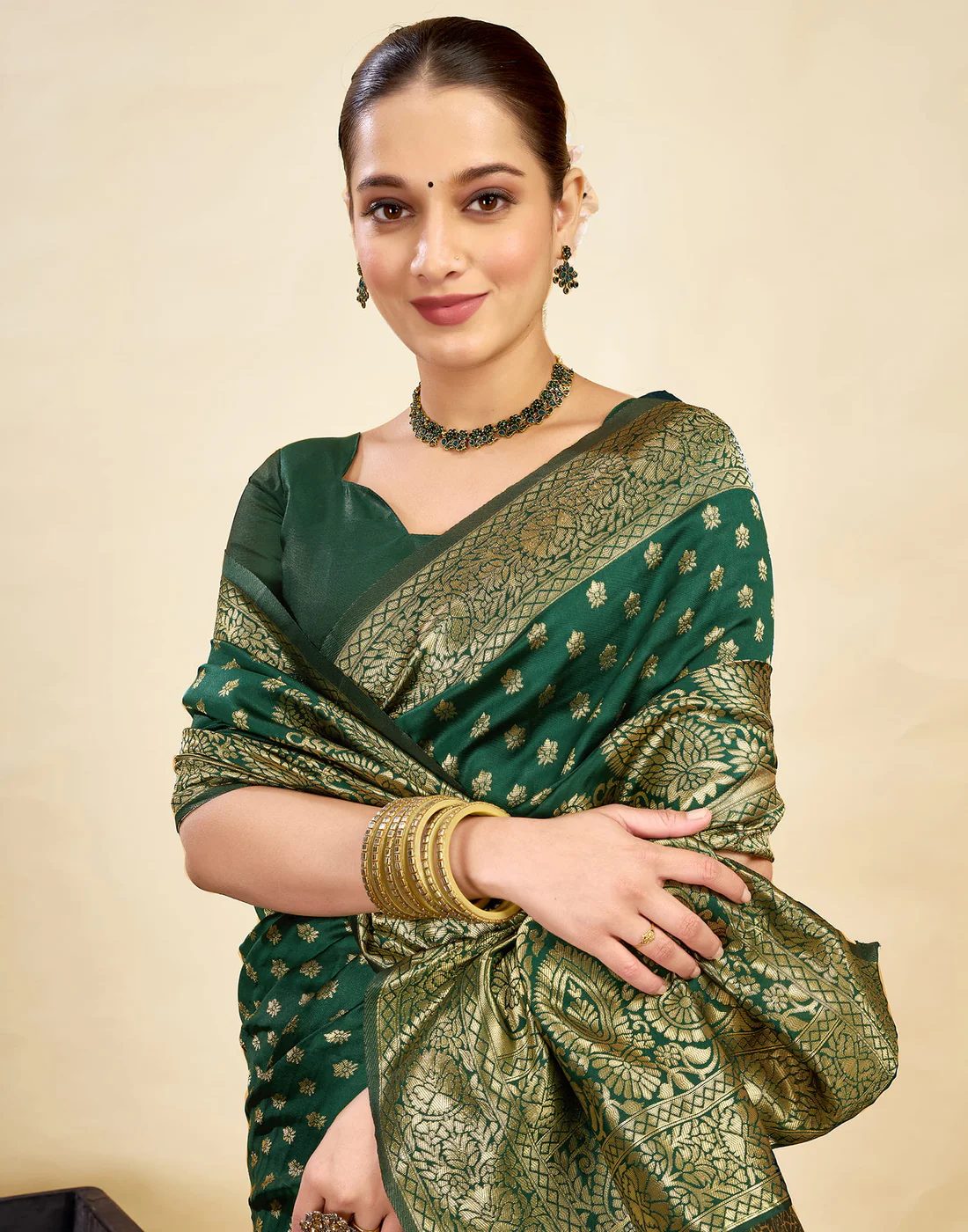 Women's Silk Blend Banarasi Jacquard Classic Motif Design Saree with Unstitched Blouse Piece