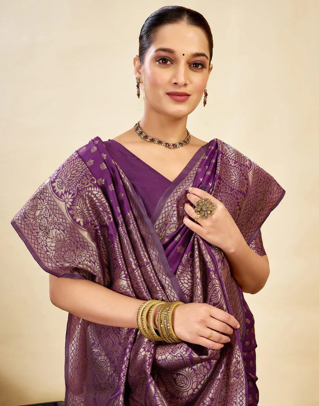Women's Silk Blend Banarasi Jacquard Classic Motif Design Saree with Unstitched Blouse Piece